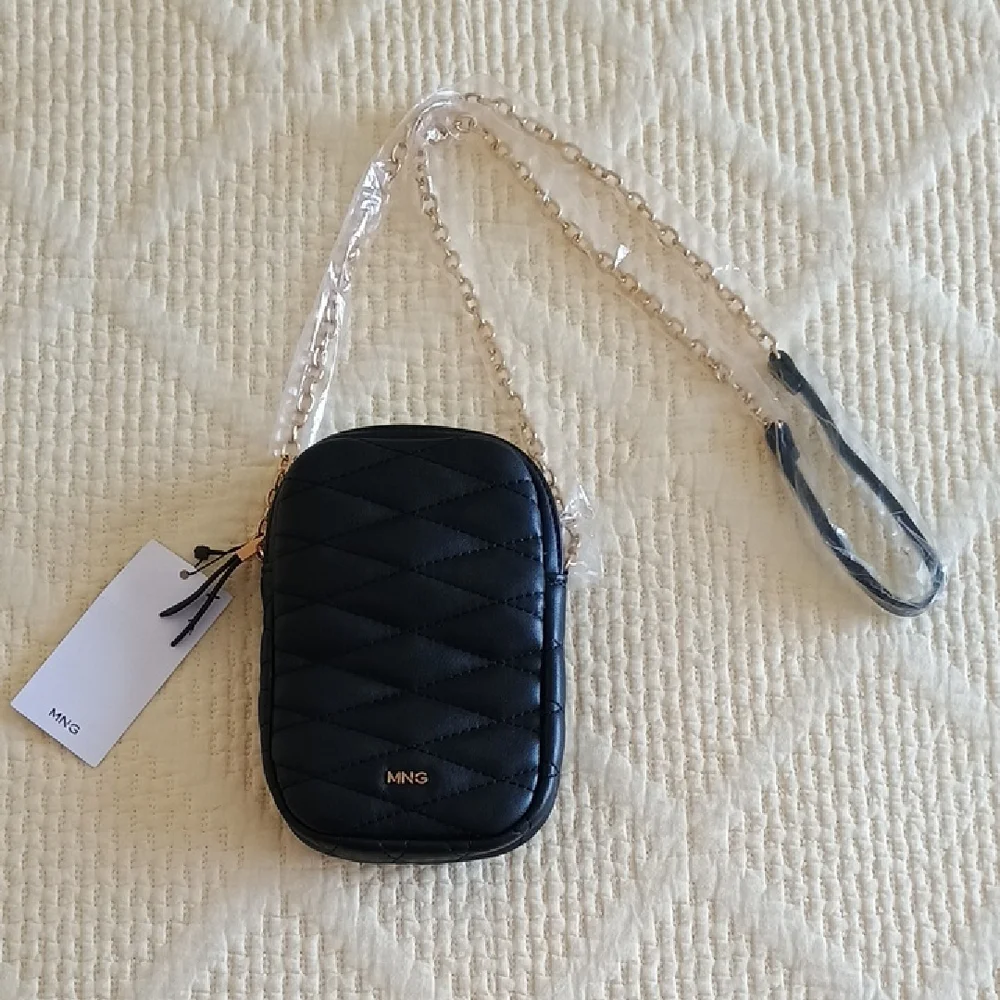 🆕 Mango Black Quilted Crossbody Phone Purse with Gold Hardware